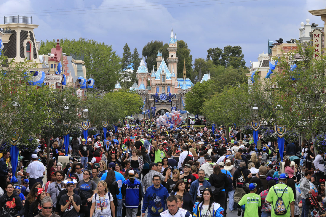 Surviving Surprise Crowds at Disneyland - Disneyland 4-Ever